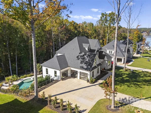 124 Direct Dr, Mooresville, NC 28117