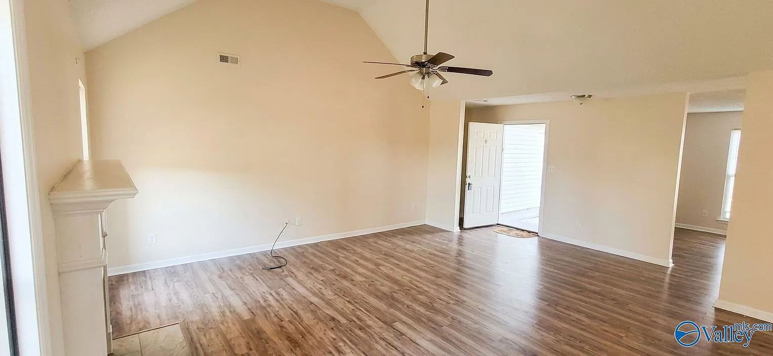 3 bed, 2.0 bath, 1650 sqft, $1,650 — Photo 3