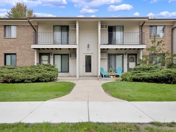 1660 South Carriage LANE #C, New Berlin, WI 53151