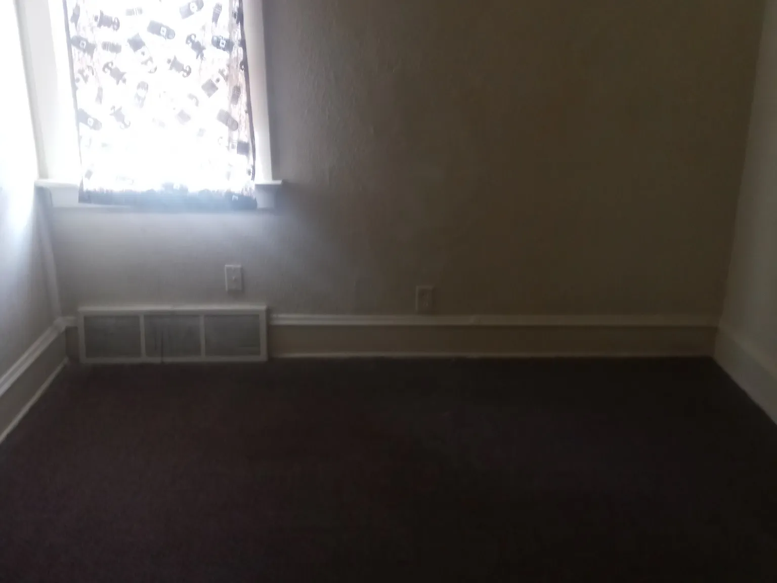 3 bed, 2245 sqft, $1,250 — Photo 2