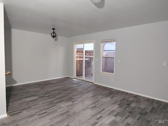 4th image of 175 Sagebrush Ave