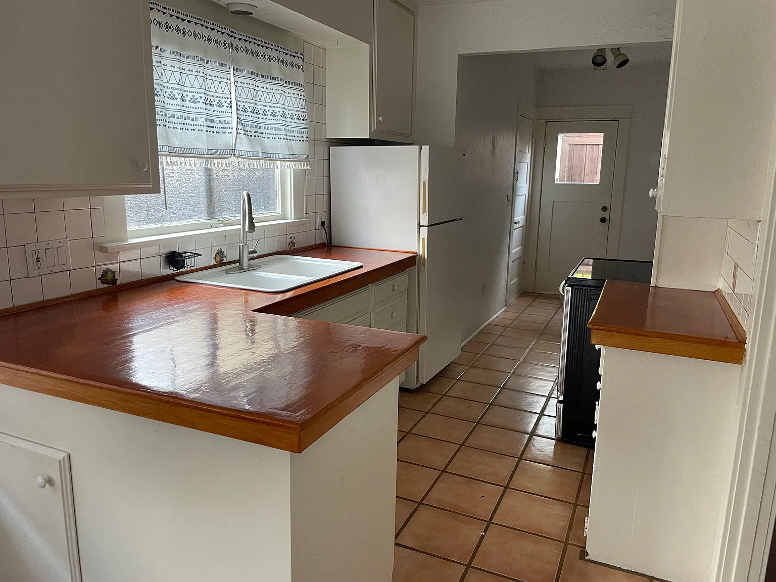 2 bed, 800 sqft, $3,900 — Photo 2