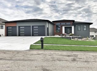 3615 Clairmont Rd, Bismarck, ND 58503