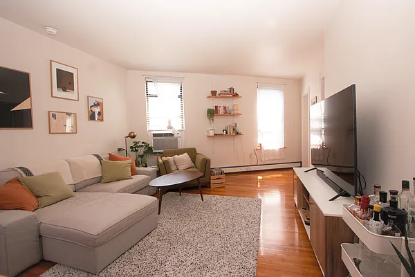 Rented by R New York | media 33