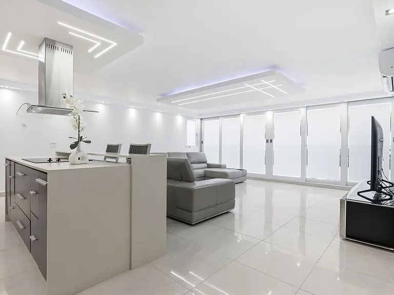 Cond Los Pinos Este 6410 Ave Isla Verde Apt 3A — Photo 9