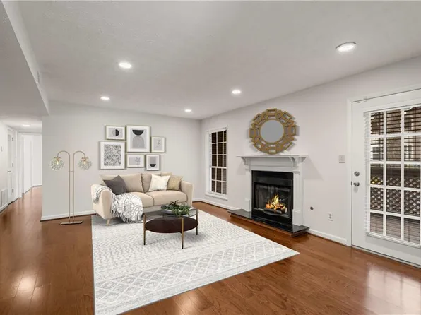 2116 N Forest Trl, Dunwoody, GA 30338