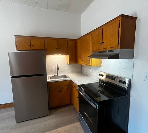 4th image of 126-128 Walnut St
