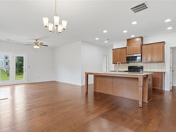 5th image of 312 Shaw Dr