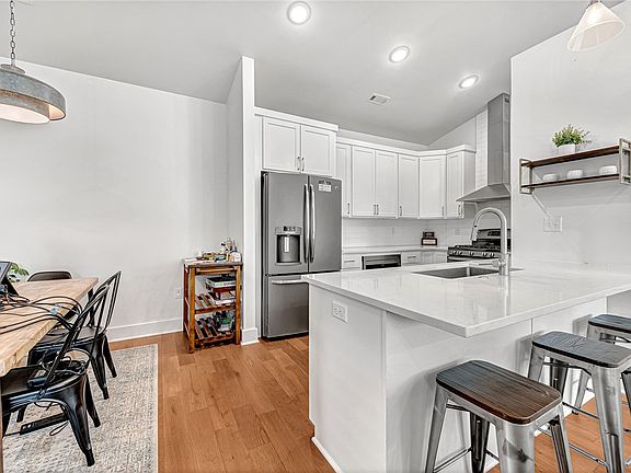 4th image of 118 NE Briartown Mews