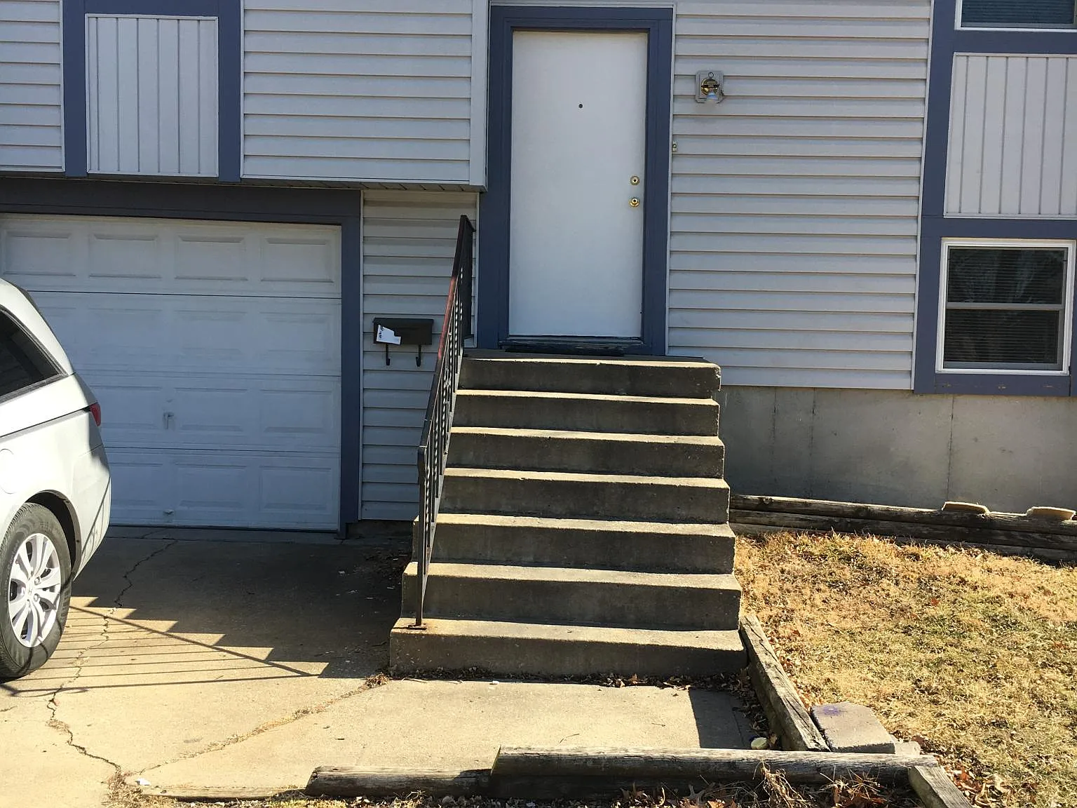 305A NE Main St — Photo 1