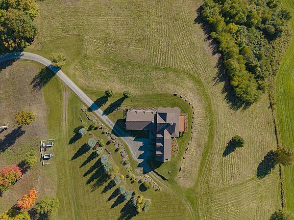 4th image of 734 Herrick Road
