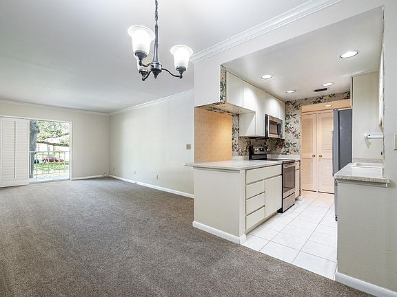 3rd image of 3325 Bayshore Blvd Unit A27