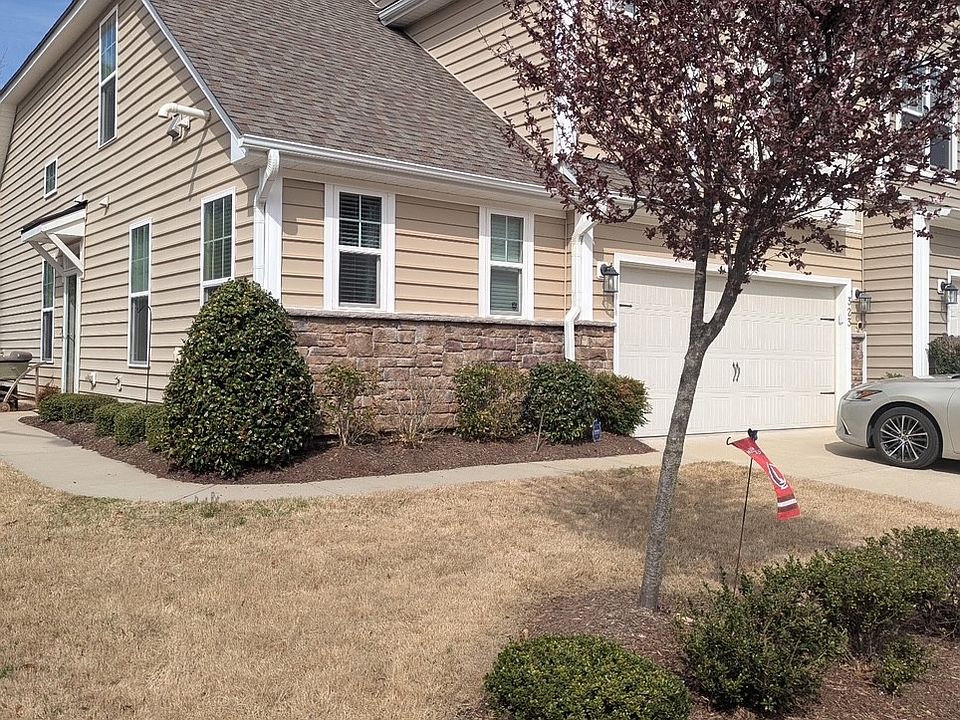Beautiful End Unit Townhome!
