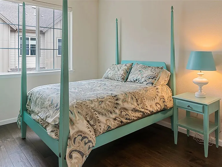 Comfortable secondary bedroom
