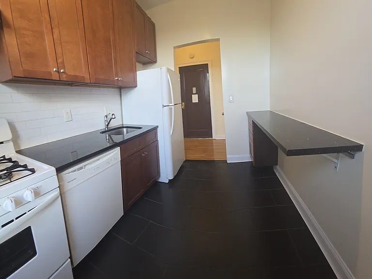 3401 Parsons Blvd #C4 — Photo 5