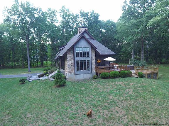 3rd image of 37 Outlook Farm Dr