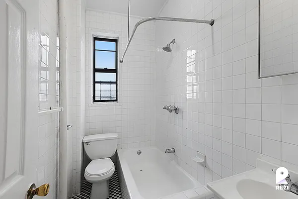 Rented by REZI | media 28