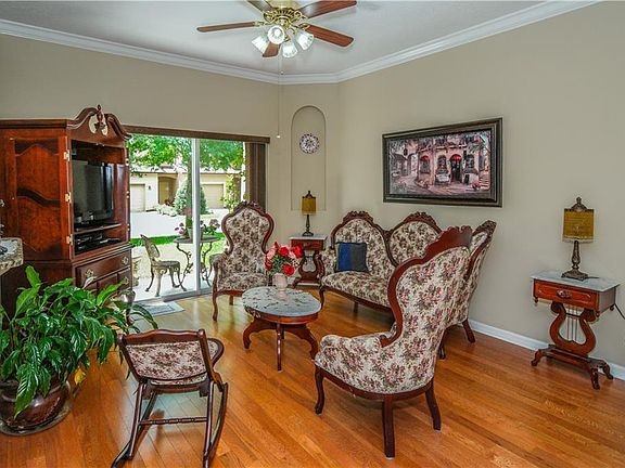 5th image of 3241 Retreat View Cir