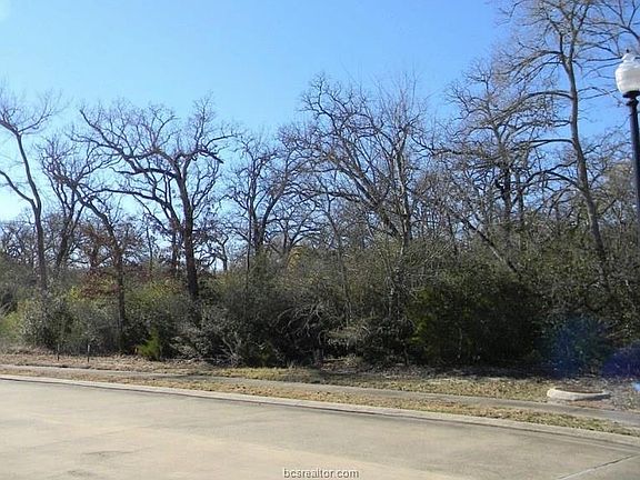 3rd image of 3407 Chinquapin Ct