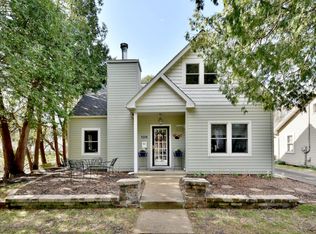 108 Maple Ave, North Aurora, IL 60542