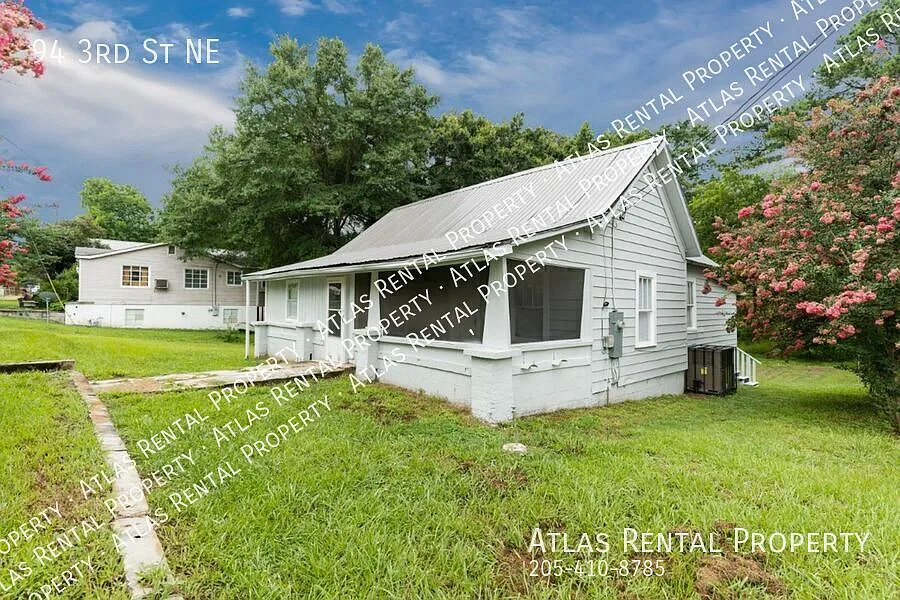 Pet-Friendly 3BR Home with Granite Counters — Photo 2
