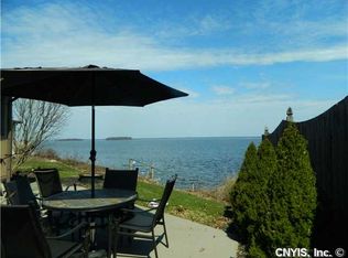 7261 Lakeshore Rd, Cicero, NY 13039