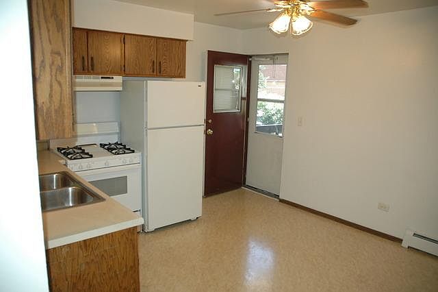 2nd image of 1420 Getzelman Dr APT 1W