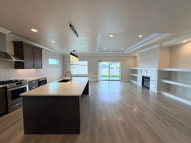 1808 Somers Ln — Photo 8