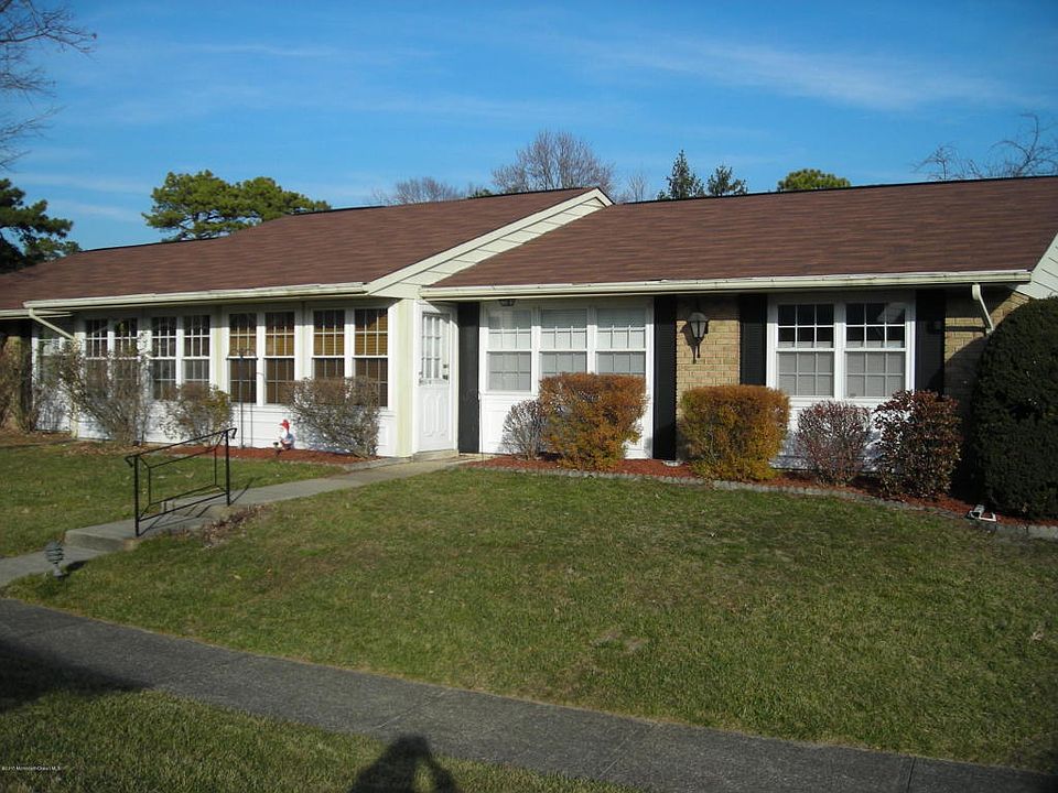 1st image of 12B Edinburgh Ln #B