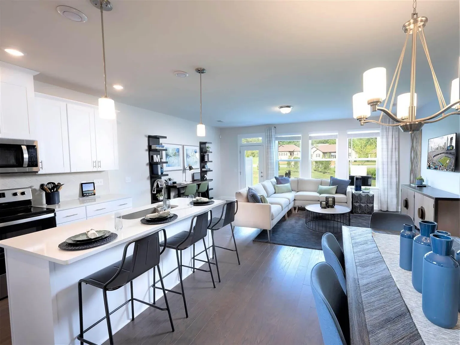 256 Netherlands Blvd — Photo 2