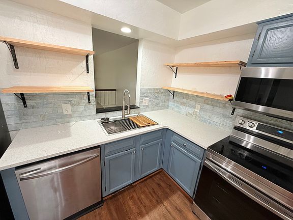 3rd image of 12 Gardenwood Ct
