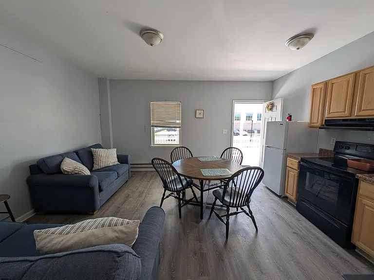 12 N Iowa Ave — Photo 8