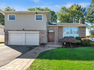 35 Chenango Dr, Jericho, NY 11753