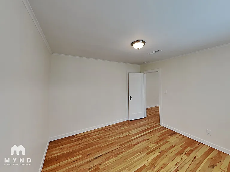 2118A Roosevelt Ave #2118A — Photo 9