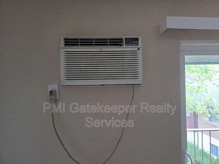 2459 Montana Ave #8 — Photo 22