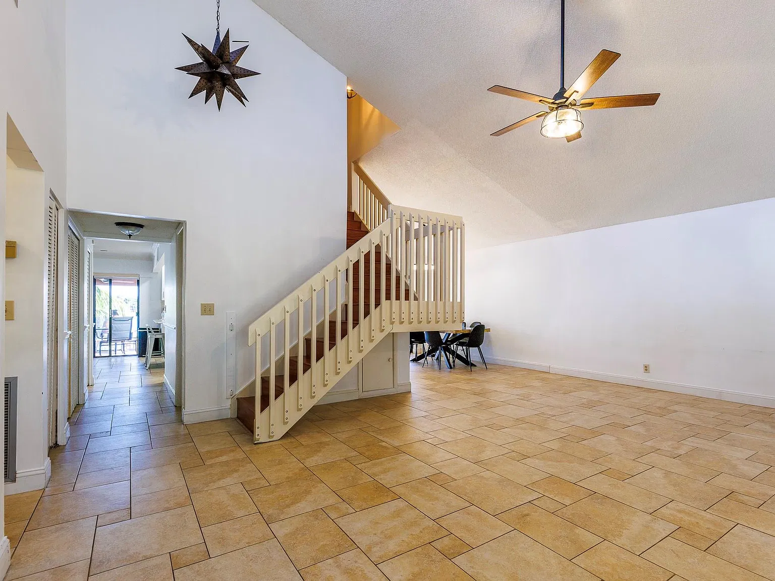 4 bed, 3.5 bath, 2413 sqft, $5,000 — Photo 3