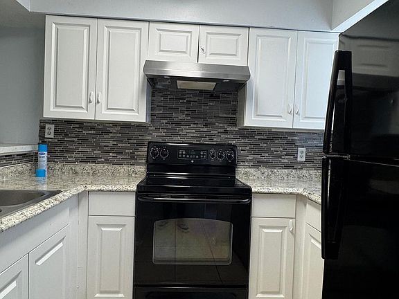 4th image of 300 Scottsdale Sq #300