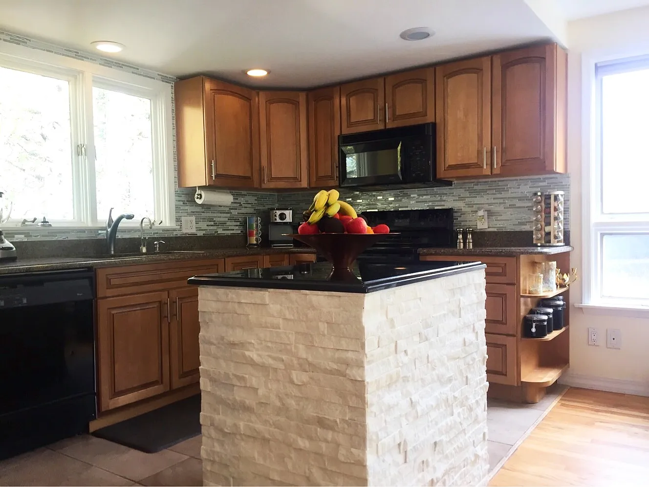 2843 Kinnikinnick Rd — Photo 3