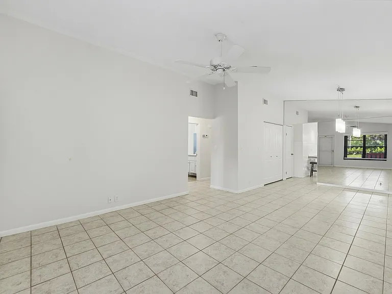 7916 SE Villa Cir — Photo 9