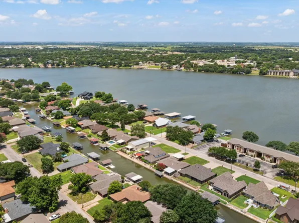 706 Tahiti Dr, Granbury, TX 76048