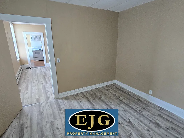 50 Main St #8 — Photo 11