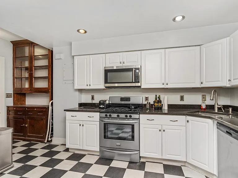 3405 Greenway #303 — Photo 11