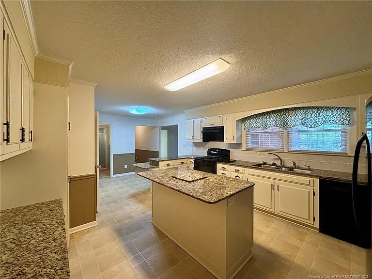 400 Harrill St — Photo 10
