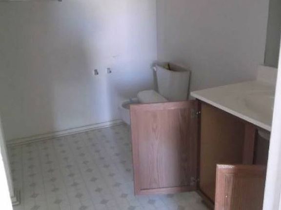 2nd image of 6917 Meadow Way Ln Fort Worth