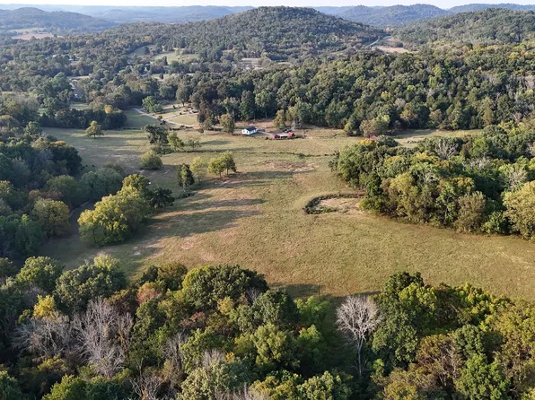 190 Johnson Ln, Hartsville, TN 37074
