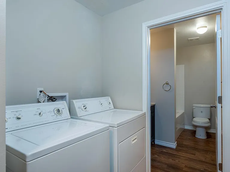 906 Lazy Ln — Photo 8