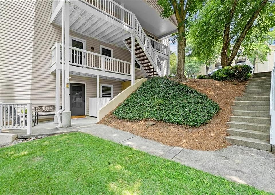 1st image of 601 Countryside Pl SE