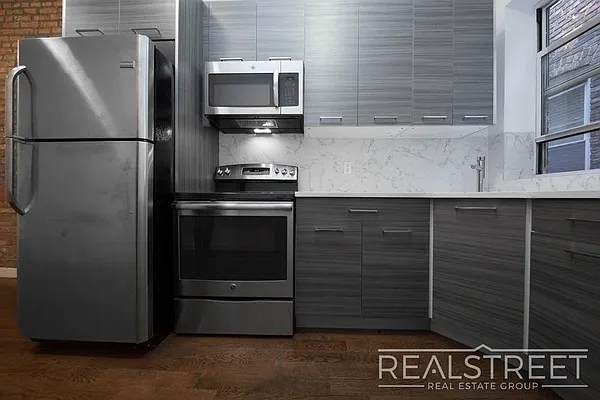 Rented by Real Street Inc | media 4