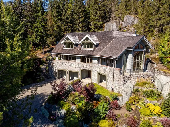 3232 Peak Dr, Whistler, BC V8E 0V4