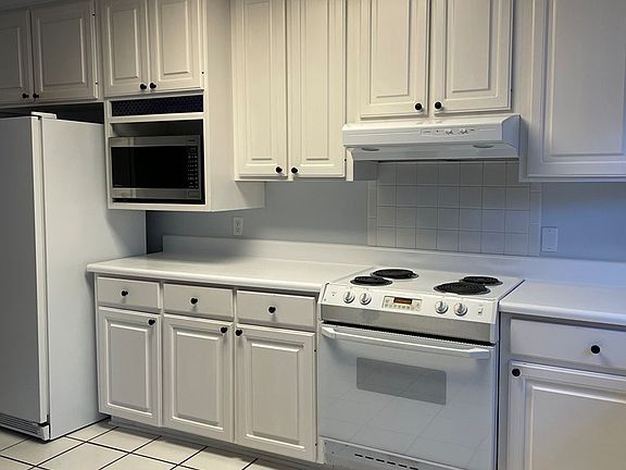 2nd image of 3421 Sussex Dr